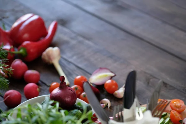 Sayuran Untuk Salad Meja Kayu Tua — Stok Foto