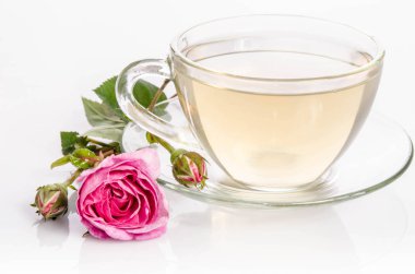 Gül desenli cam bardak çay 