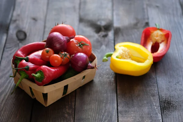 taze sebze sepeti eski ahşap tablo