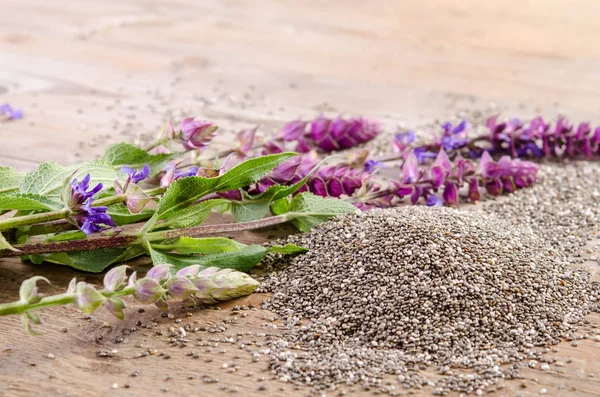 Chia Frön Friska Superfood Med Blomma Träbord — Stockfoto