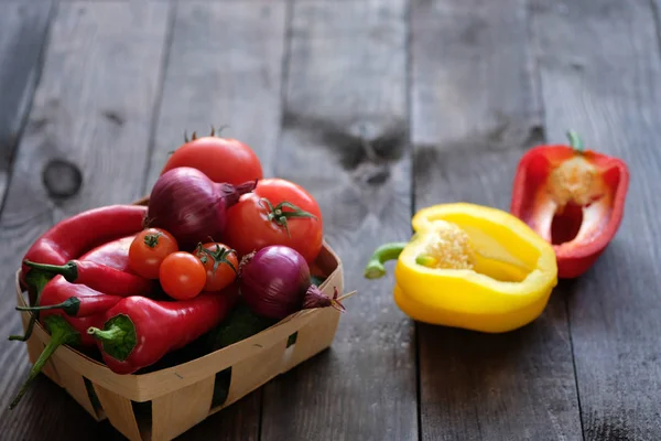 taze sebze sepeti eski ahşap tablo