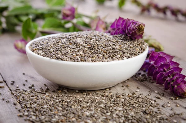 Chia Σπόροι Υγιείς Superfood Λουλούδι Στο Ξύλινο Τραπέζι — Φωτογραφία Αρχείου