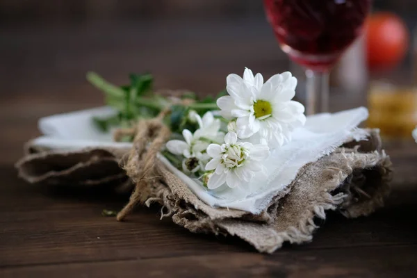 Chamomiles Napkin Old Rustic Wooden Table — Stock Photo, Image