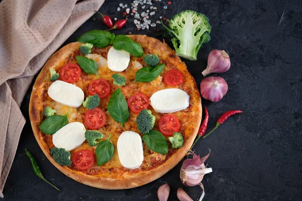 Italian pizza with Mozzarella cheese, tomatoes, broccoli, Spices