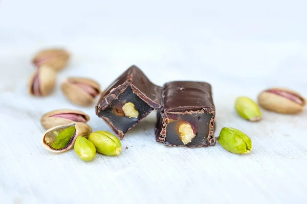 Eastern Turkish sweets with pistachios on a white wooden backgro — Stock Photo, Image
