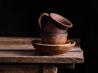 Kil yemekleri eski ahşap masa