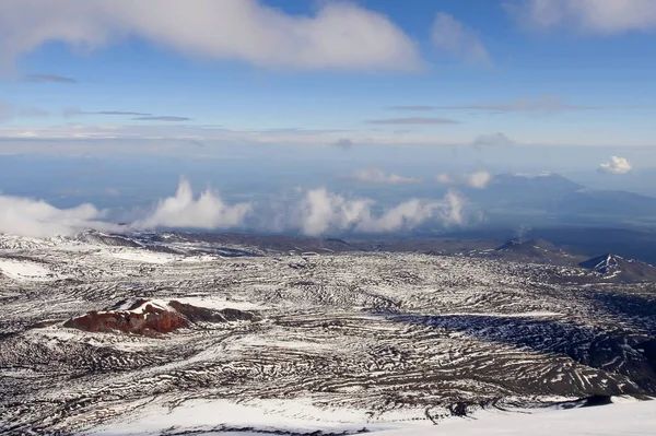 Ice field near Kluchevskoy volcano in Kamchatka. — Stock Photo, Image