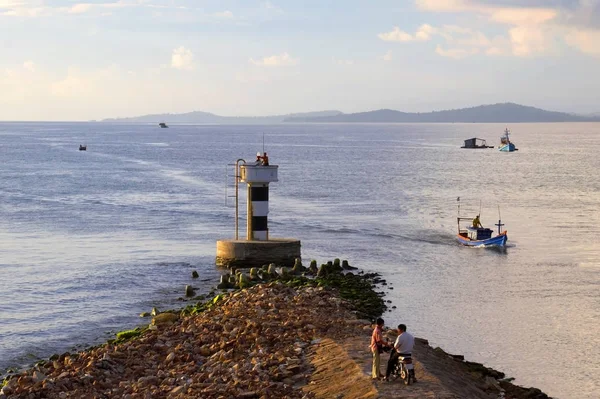 Lighthouse near Duong Dong city on Phu Quoc island — Stock Photo, Image