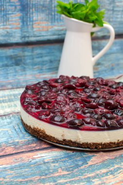 Masada kiraz jöle ile soğuk cheesecake