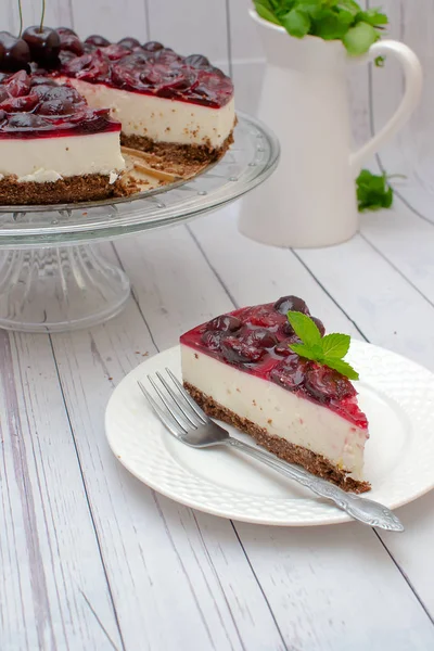 Masada kiraz jöle ile soğuk cheesecake