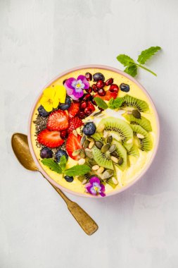 Mango muz ananas zerdeçal güler yüzlü kase
