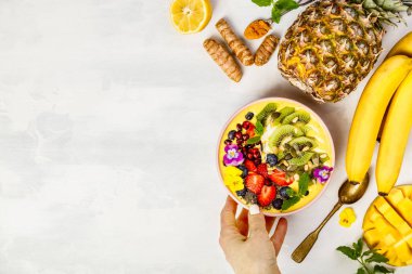 Mango muz ananas zerdeçal güler yüzlü kase