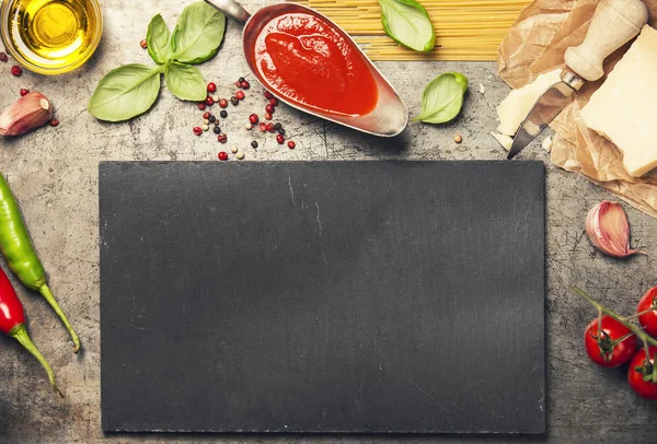 Tomato sauce with spaghetti and ingredient — Stock Photo, Image