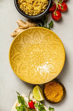 Malzemeler beton zemin üzerine yemek