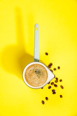 kahve sarı arkaplanda