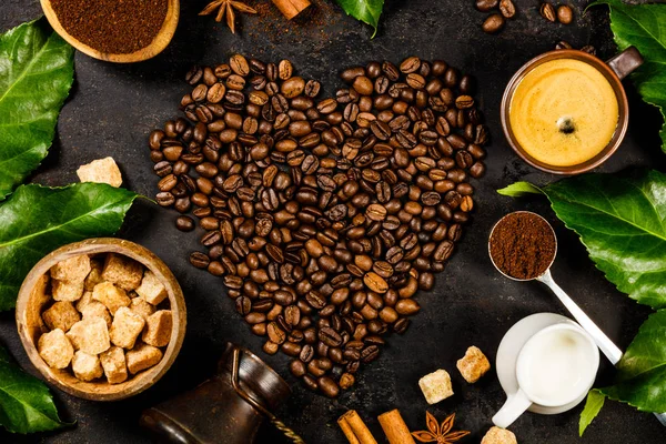 Creative ploché ležel s kávou, mlékem a cukrem — Stock fotografie