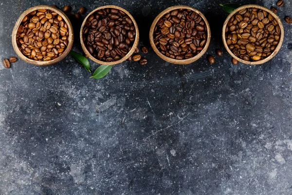 Vier verschiedene Sorten von Kaffeebohnen — Stockfoto