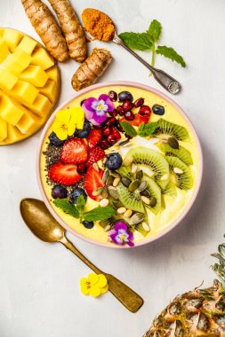 Mango muz ananas zerdeçal güler yüzlü kase