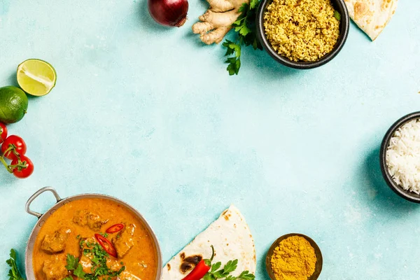 Tradiční Kari Ingredience Modrém Pozadí Curry Vápno Zázvor Chilli Naan — Stock fotografie