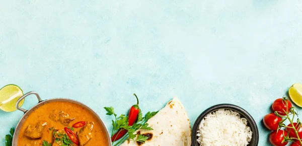 Tradiční Kari Ingredience Modrém Pozadí Curry Vápno Zázvor Chilli Naan — Stock fotografie