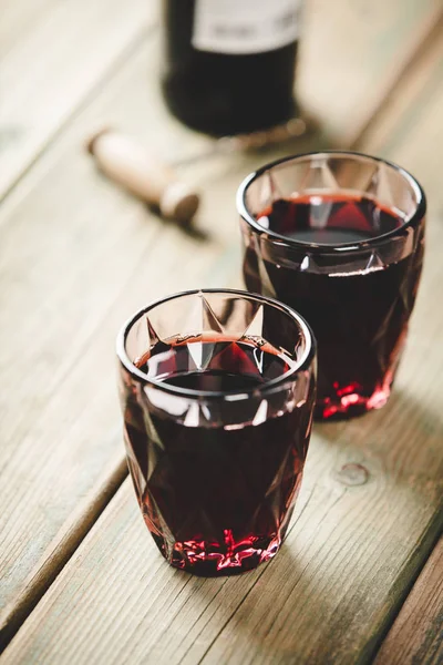 Composition Vin Rouge Verres Vin Rouge Bouteille Vin Raisins Feuilles — Photo