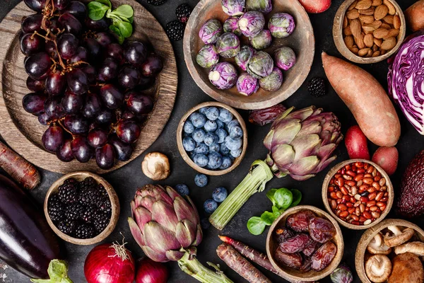 Assortment Raw Organic Purple Ingredients Eggplants Artichokes Potatoes Onions Berries — Stock Photo, Image