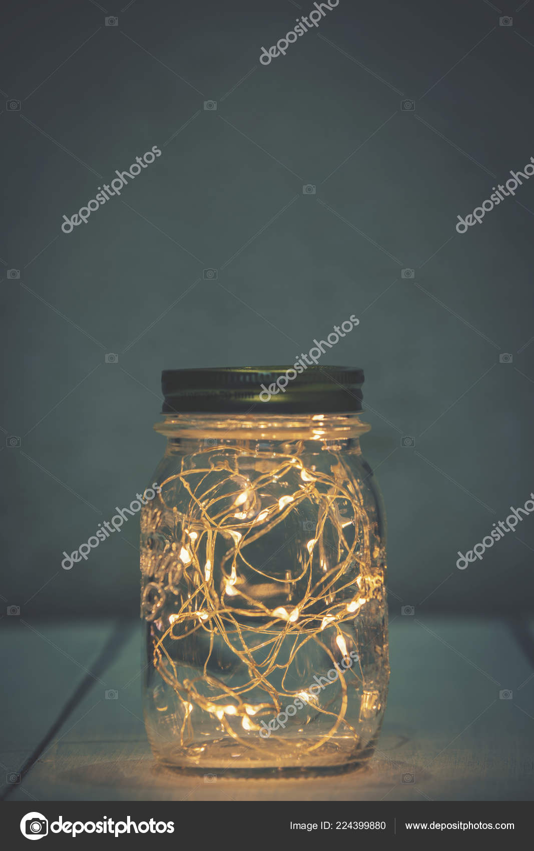 handikap Hurtigt Selvforkælelse Christmas fairy lights in a mason jar Stock Photo by ©klenova 224399880