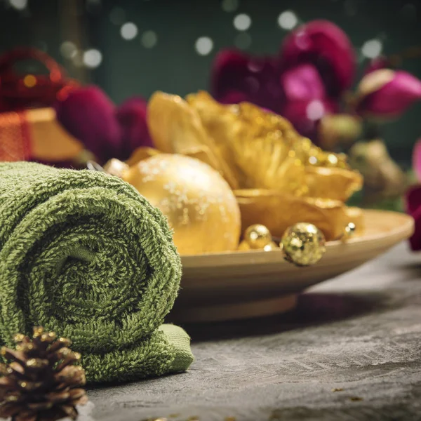 Samenstelling van de spa met Kerstdecoratie — Stockfoto