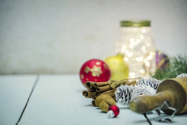 Kerst bakken achtergrond met kerstversiering, ruimte voor tekst — Stockfoto