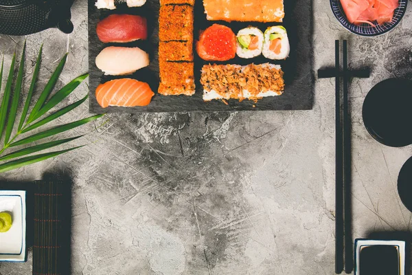 Lakás-feküdt a sushi szett — Stock Fotó