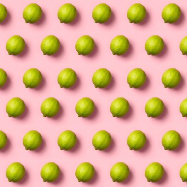 Limes desen pembe bir arka plan üzerinde. Yaratıcı yiyecekler kavramı. Düz la