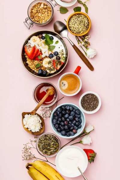 Café da manhã saudável com café e granola — Fotografia de Stock