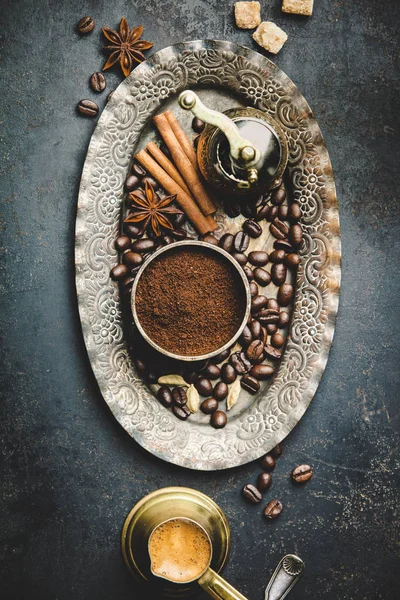 Coffee composition with vintage manual coffee grinder — Stock Photo, Image