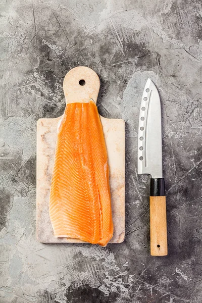 Rauwe zalm filet en ingrediënten — Stockfoto