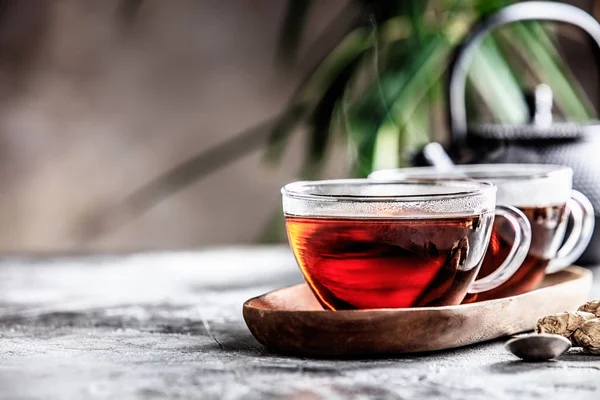 Composición del té cerca de la ventana vieja, espacio para el texto — Foto de Stock