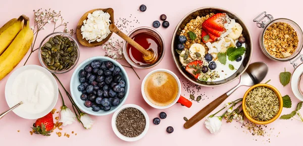 Gesundes Frühstücksset mit Kaffee und Müsli — Stockfoto