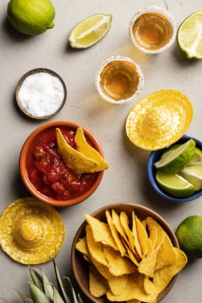 Meksykańskie jedzenie i tequila strzałów, płaskie leżał — Zdjęcie stockowe