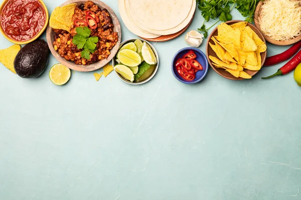 Έννοια του μεξικάνικου φαγητού, μπλε φόντο, Flat Lay — Φωτογραφία Αρχείου