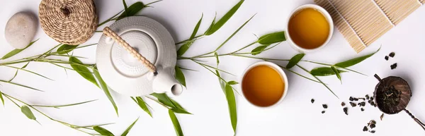 緑茶、カップ、竹の枝を持つティーポットを使用したアジア料理の背景セット — ストック写真