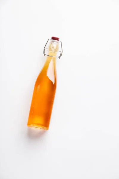 Bevanda fatta in casa fermentata, posa piatta, concetto di stile di vita sano — Foto Stock