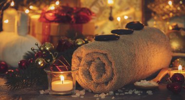 Noel süslemeli SPA kompozisyonu. Tatil SPA tedavisi