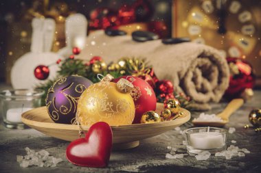 Noel süslemeli SPA kompozisyonu. Tatil SPA tedavisi