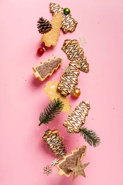 Christmas gingerbread cookies in the shape of a Christmas tree falling or flying in motion — Stock Photo, Image