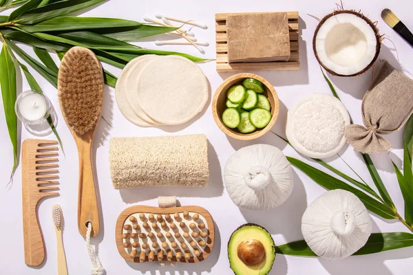 Productos naturales para el cuidado de la piel. Residuos cero, baño ecológico y accesorios de spa — Foto de Stock