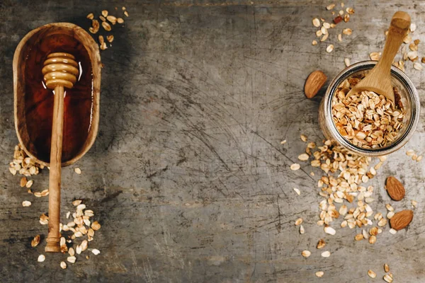 健康的自制燕麦和蜂蜜。 健康饮食概念 — 图库照片