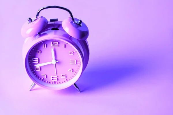 Purple alarm clock on neon purple background. Minimal concept — Stock Photo, Image