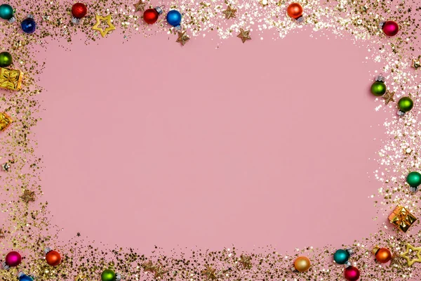 Gouden glinsterende kerst frame, roze achtergrond, bovenaanzicht — Stockfoto