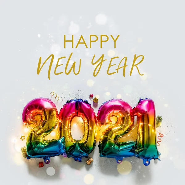 Gökkuşağı renkli Folyo balonları 2021 numaralı formda. Yeni yıl kutlaması