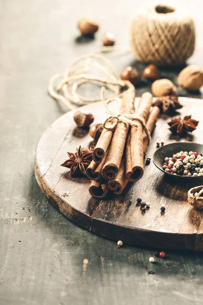 Spices, autumn or winter cooking concept apple pie, cider, vinegar or mulled wine — Stock Photo, Image