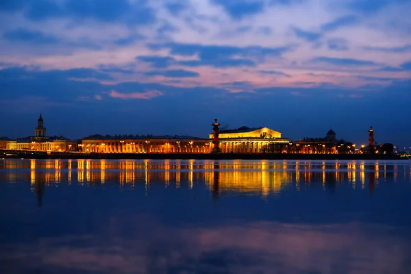 Saint Peterburg gece görünümü